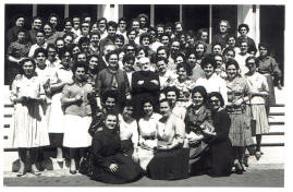 Gruppo di Annunziatine con D.Alberione